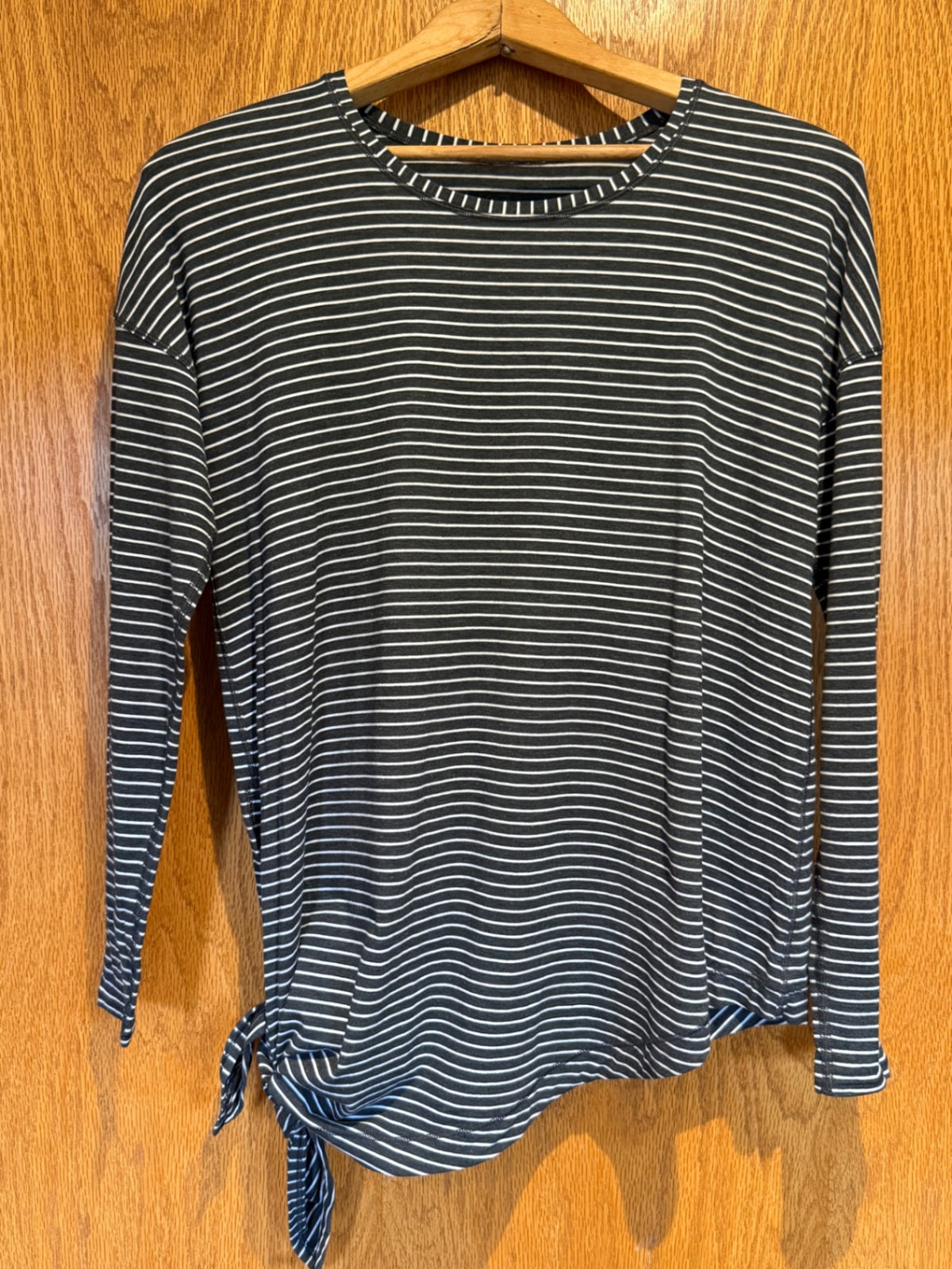 Lululemon Shirt Dark Grey & White