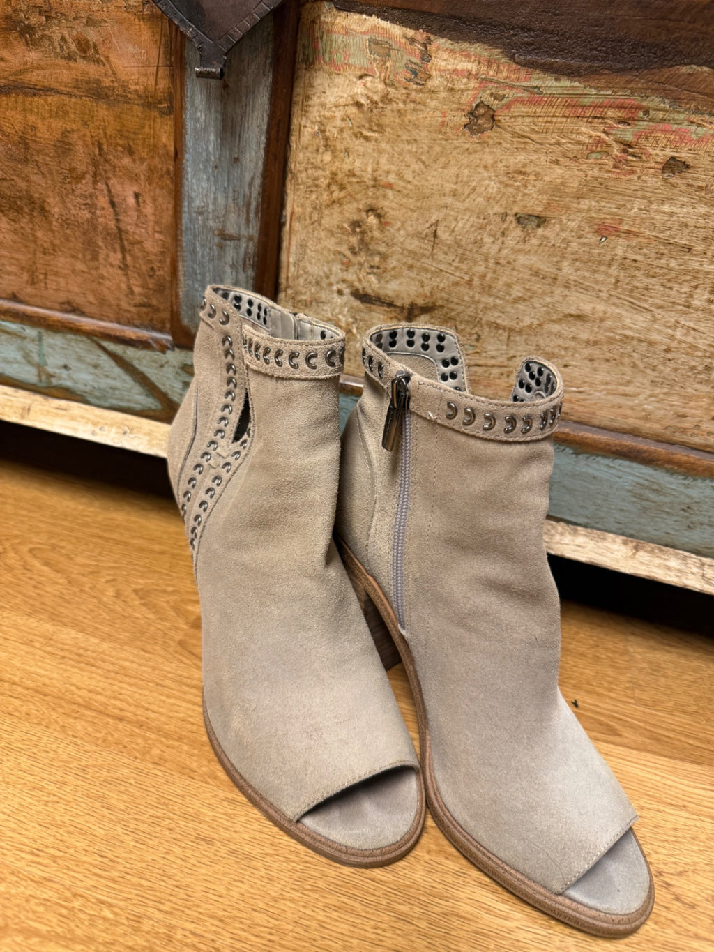 Vince Camuto Women’s Foorwear 7.5 Beige