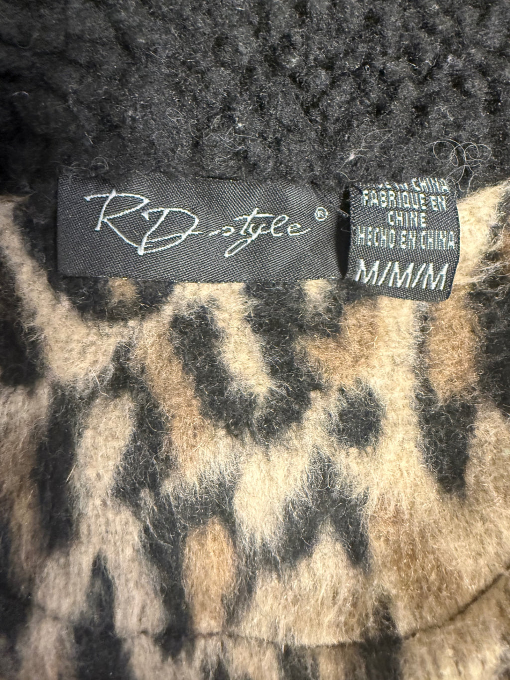 R & B Style Women’s Jackets/Outerware M Beige and black leopard print