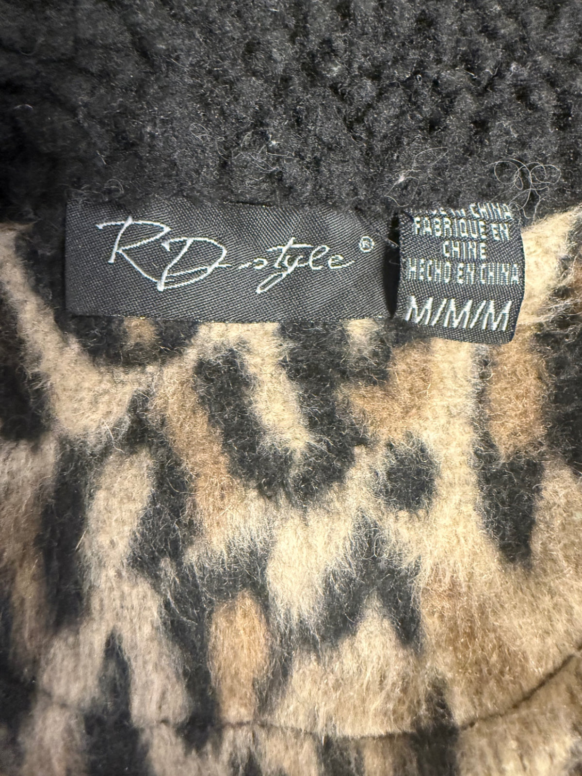 R & B Style Women’s Jackets/Outerware M Beige and black leopard print